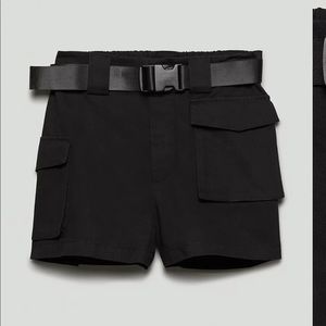 aritzia cargo shorts w belt size m